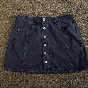 6 button up skirt, great for pictures and family outings.